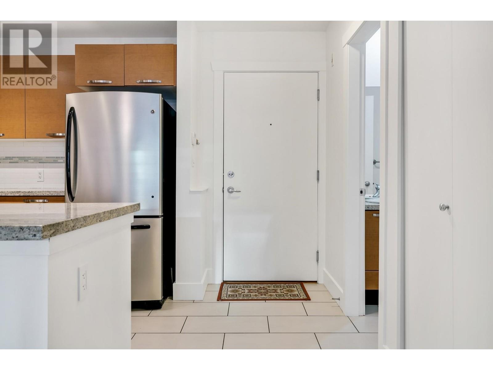 Listing Picture 5 of 39 : 407 7428 BYRNEPARK WALK, Burnaby / 本拿比 - 魯藝地產 Yvonne Lu Group - MLS Medallion Club Member