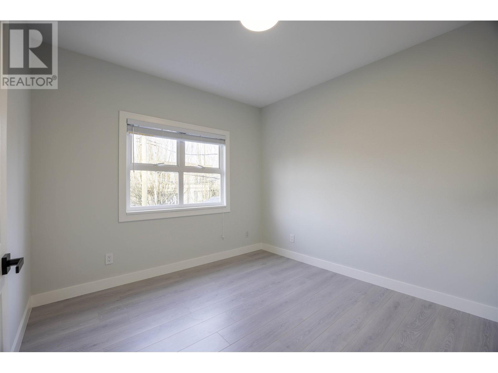 Listing Picture 14 of 33 : 1033 E 10TH AVENUE, Vancouver / 溫哥華 - 魯藝地產 Yvonne Lu Group - MLS Medallion Club Member