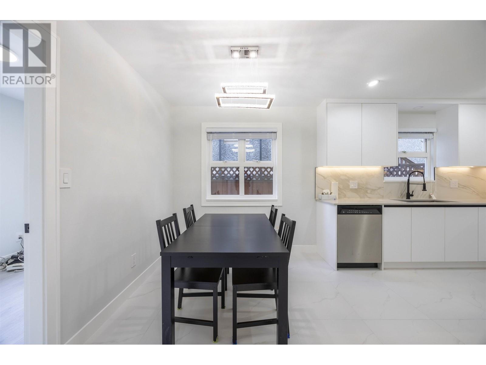 Listing Picture 8 of 33 : 1033 E 10TH AVENUE, Vancouver / 溫哥華 - 魯藝地產 Yvonne Lu Group - MLS Medallion Club Member