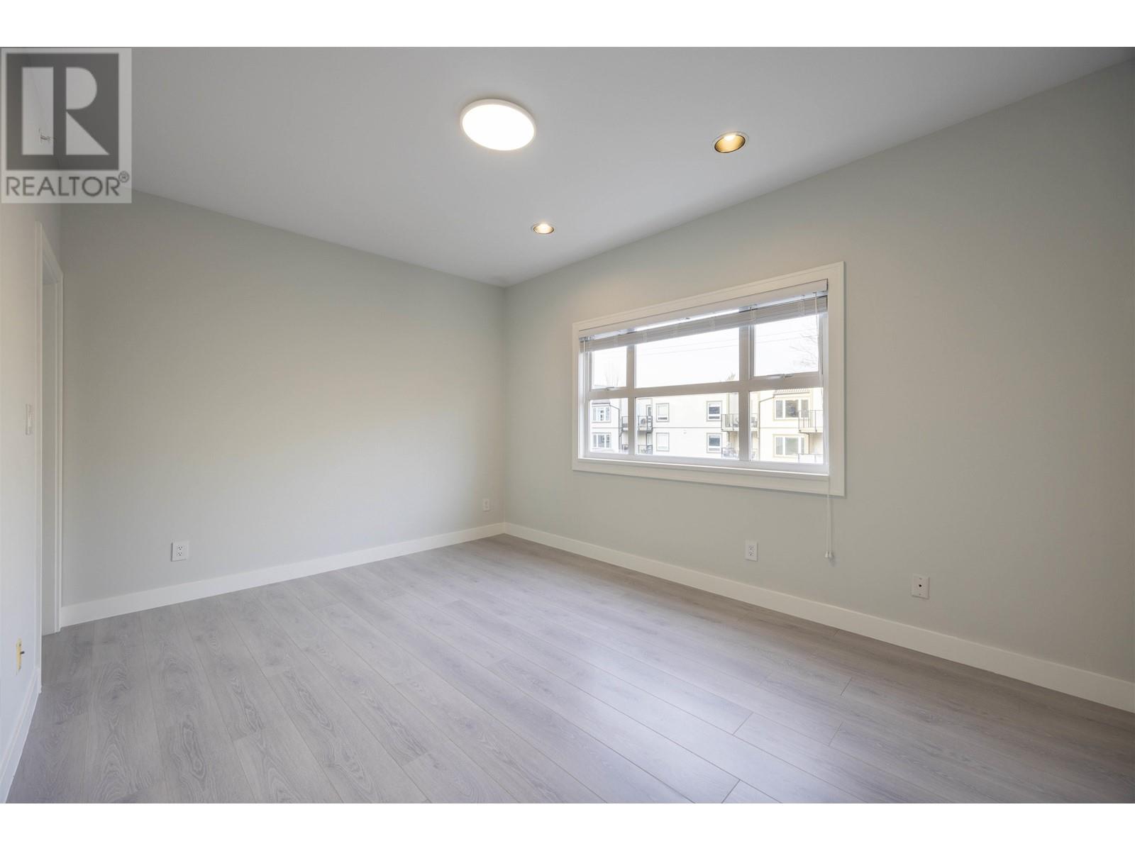 Listing Picture 16 of 33 : 1033 E 10TH AVENUE, Vancouver / 溫哥華 - 魯藝地產 Yvonne Lu Group - MLS Medallion Club Member