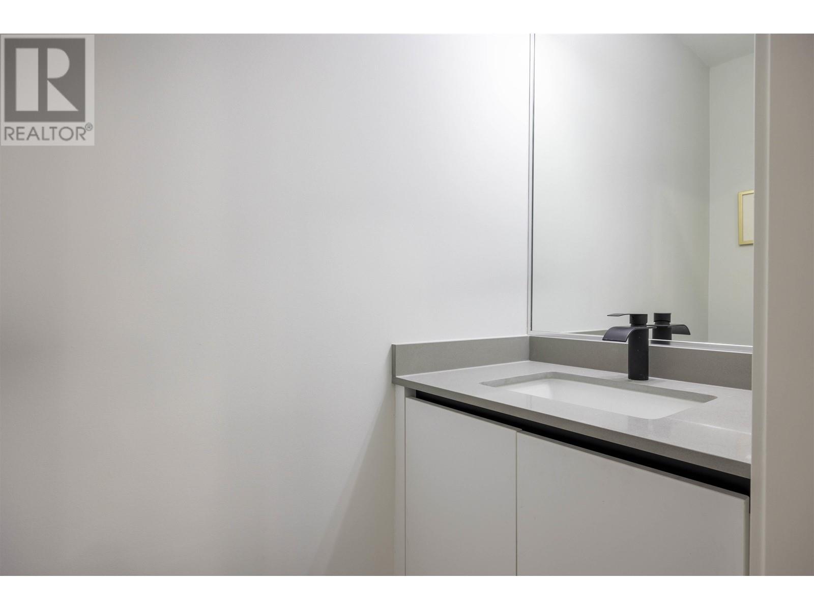 Listing Picture 22 of 33 : 1033 E 10TH AVENUE, Vancouver / 溫哥華 - 魯藝地產 Yvonne Lu Group - MLS Medallion Club Member