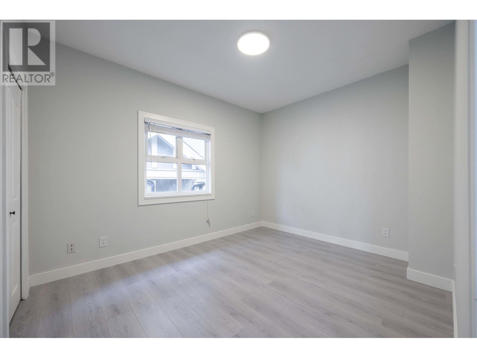 Listing Picture 15 of 33 : 1033 E 10TH AVENUE, Vancouver / 溫哥華 - 魯藝地產 Yvonne Lu Group - MLS Medallion Club Member