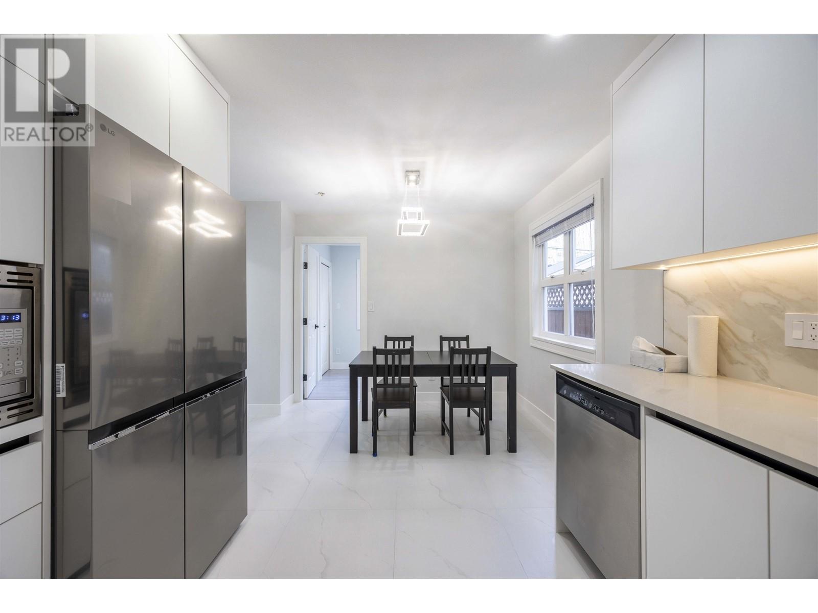 Listing Picture 12 of 33 : 1033 E 10TH AVENUE, Vancouver / 溫哥華 - 魯藝地產 Yvonne Lu Group - MLS Medallion Club Member