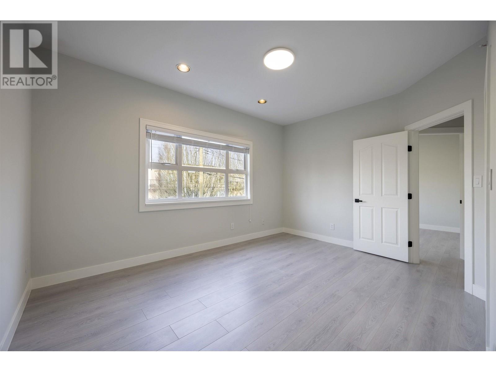 Listing Picture 18 of 33 : 1033 E 10TH AVENUE, Vancouver / 溫哥華 - 魯藝地產 Yvonne Lu Group - MLS Medallion Club Member