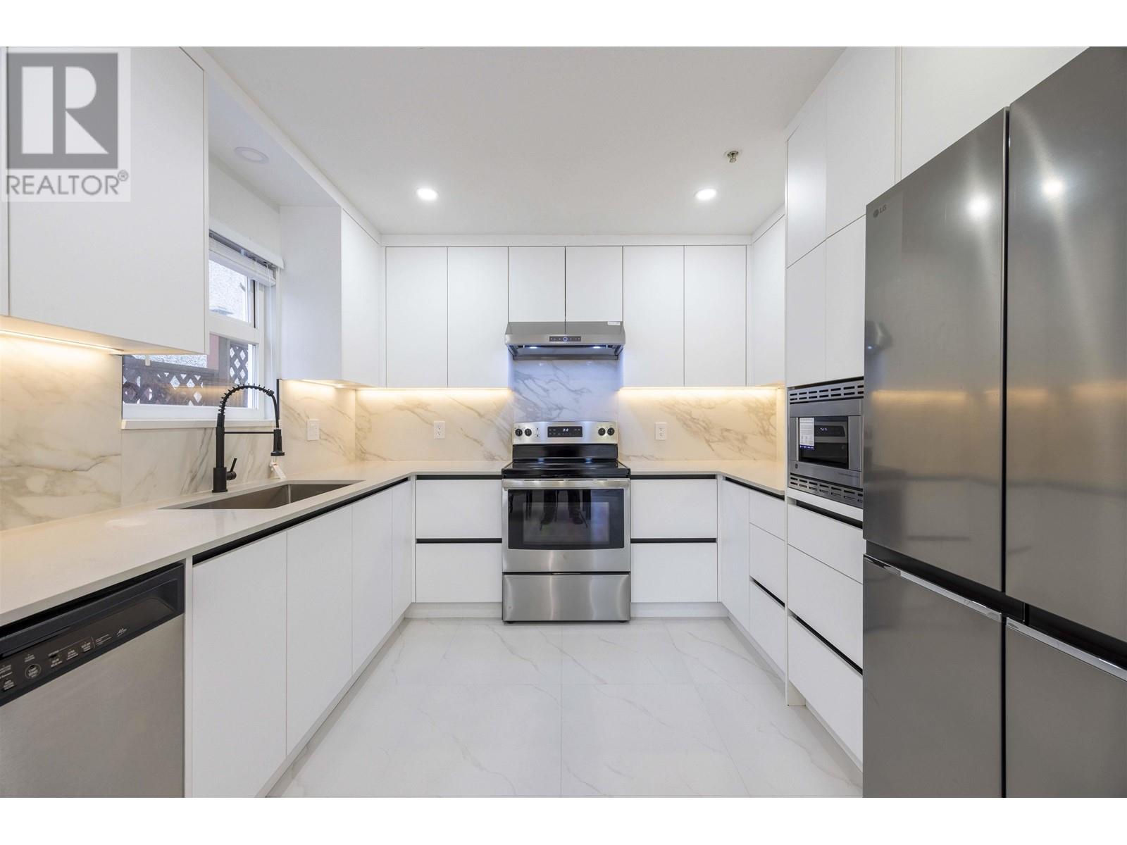 Listing Picture 9 of 33 : 1033 E 10TH AVENUE, Vancouver / 溫哥華 - 魯藝地產 Yvonne Lu Group - MLS Medallion Club Member