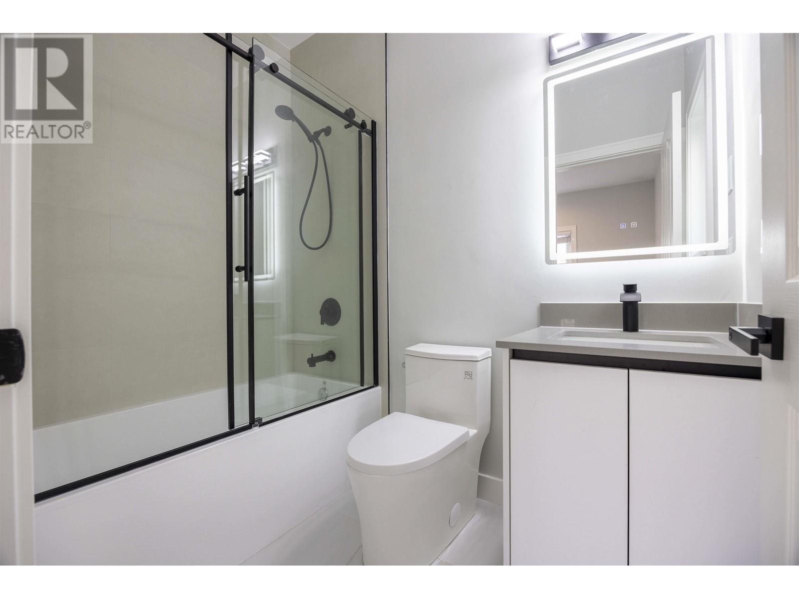 Listing Picture 20 of 33 : 1033 E 10TH AVENUE, Vancouver / 溫哥華 - 魯藝地產 Yvonne Lu Group - MLS Medallion Club Member