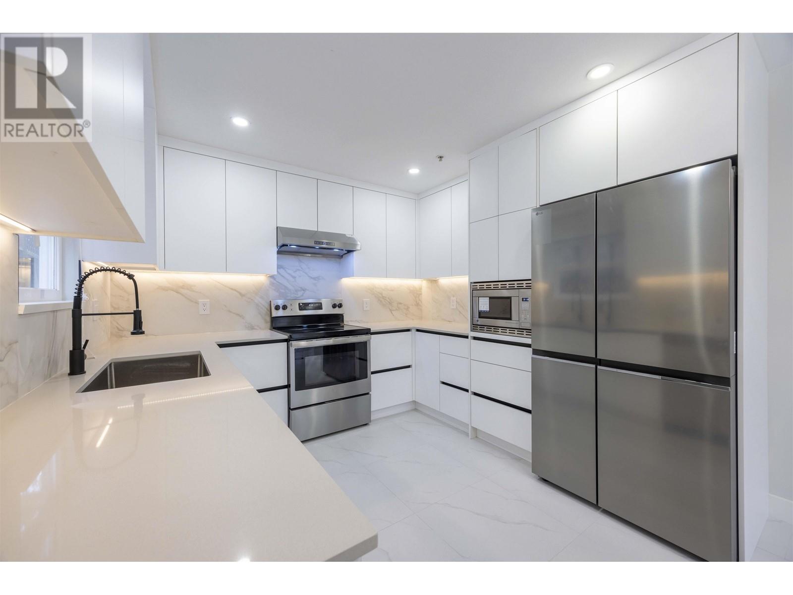 Listing Picture 11 of 33 : 1033 E 10TH AVENUE, Vancouver / 溫哥華 - 魯藝地產 Yvonne Lu Group - MLS Medallion Club Member