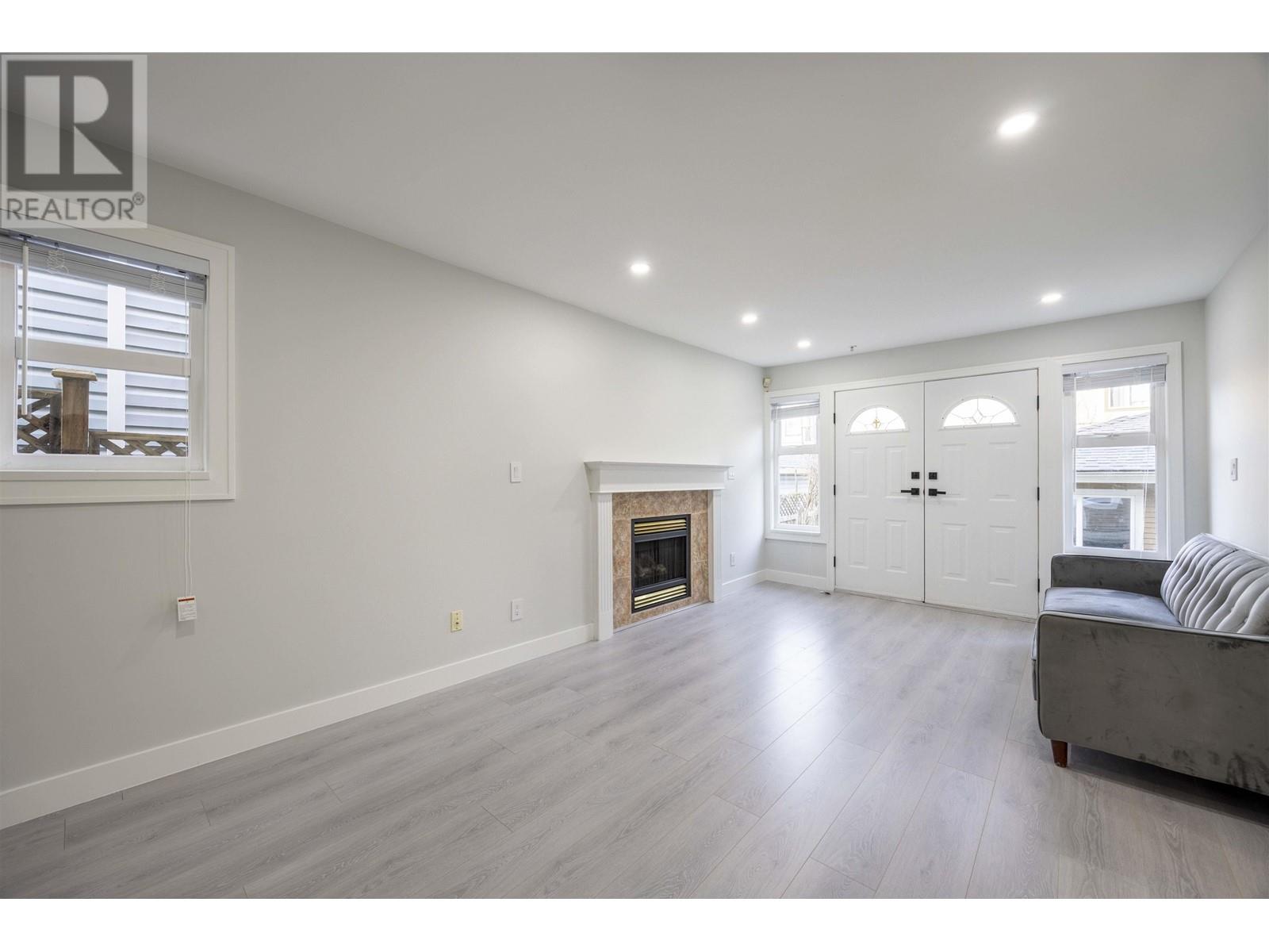 Listing Picture 7 of 33 : 1033 E 10TH AVENUE, Vancouver / 溫哥華 - 魯藝地產 Yvonne Lu Group - MLS Medallion Club Member