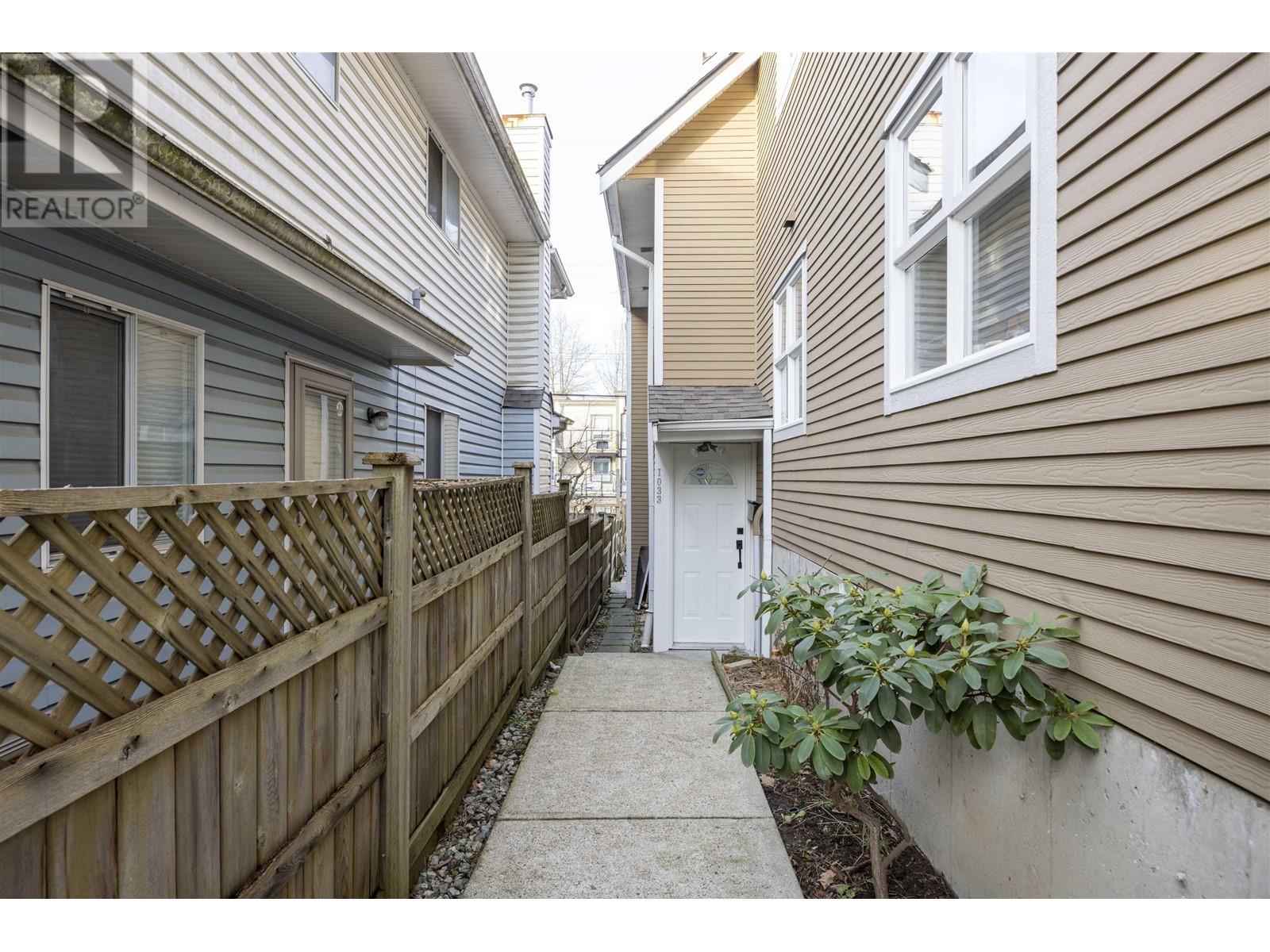 Listing Picture 31 of 33 : 1033 E 10TH AVENUE, Vancouver / 溫哥華 - 魯藝地產 Yvonne Lu Group - MLS Medallion Club Member