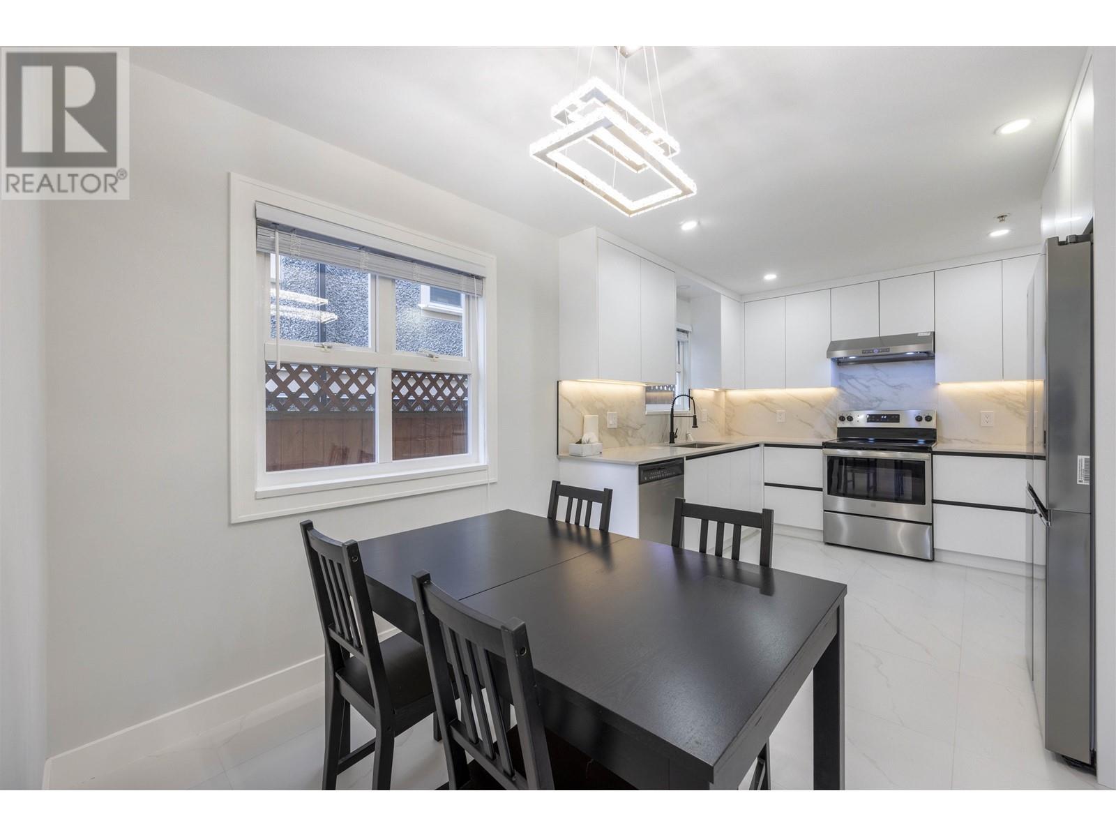 Listing Picture 10 of 33 : 1033 E 10TH AVENUE, Vancouver / 溫哥華 - 魯藝地產 Yvonne Lu Group - MLS Medallion Club Member