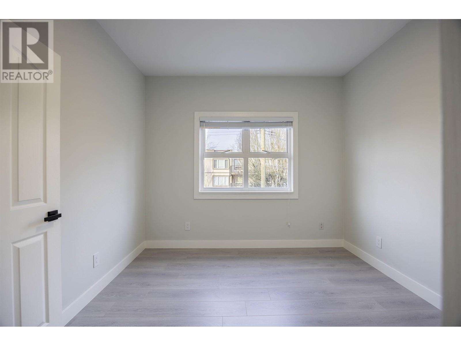 Listing Picture 13 of 33 : 1033 E 10TH AVENUE, Vancouver / 溫哥華 - 魯藝地產 Yvonne Lu Group - MLS Medallion Club Member