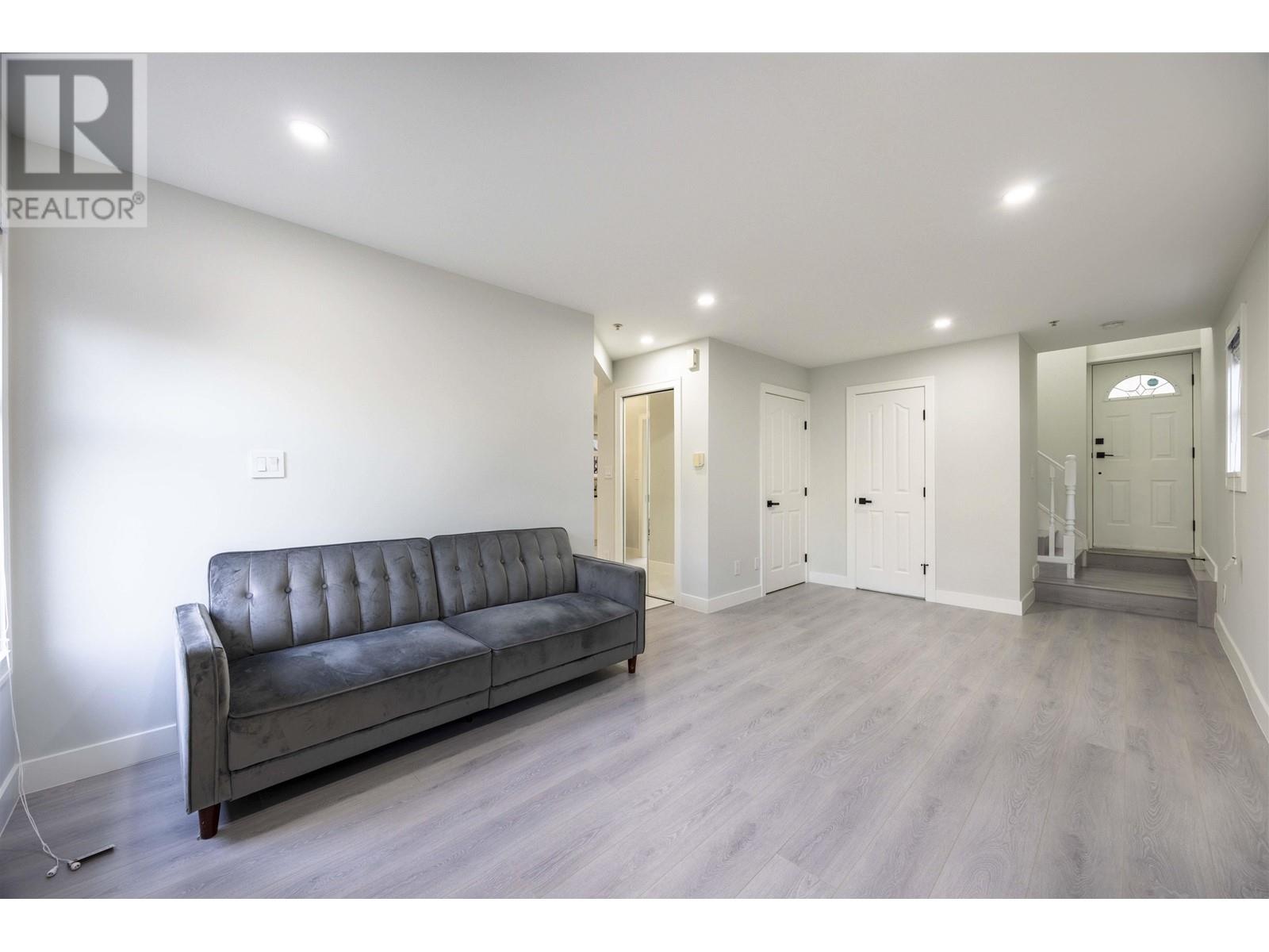 Listing Picture 3 of 33 : 1033 E 10TH AVENUE, Vancouver / 溫哥華 - 魯藝地產 Yvonne Lu Group - MLS Medallion Club Member