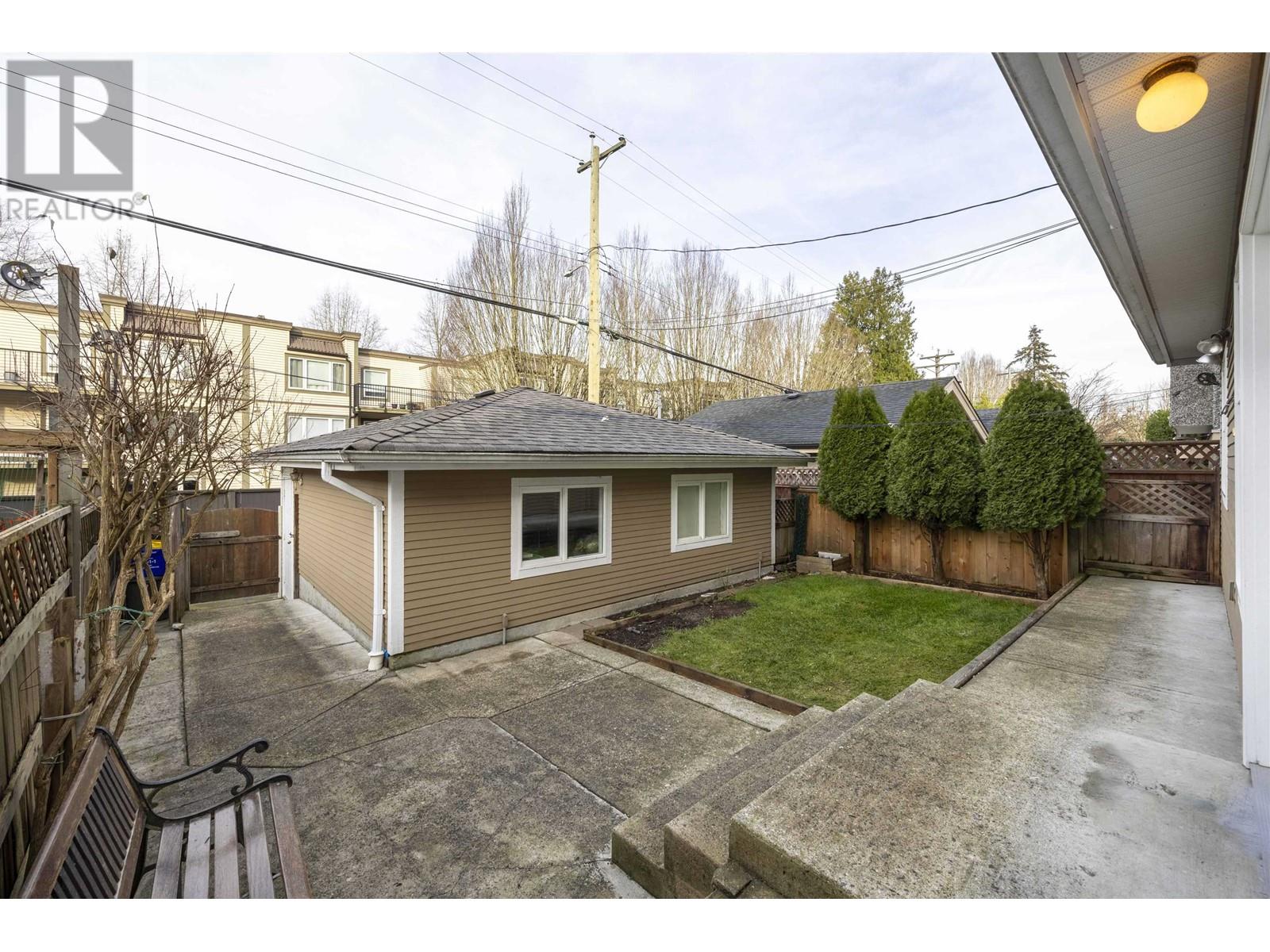 Listing Picture 30 of 33 : 1033 E 10TH AVENUE, Vancouver / 溫哥華 - 魯藝地產 Yvonne Lu Group - MLS Medallion Club Member