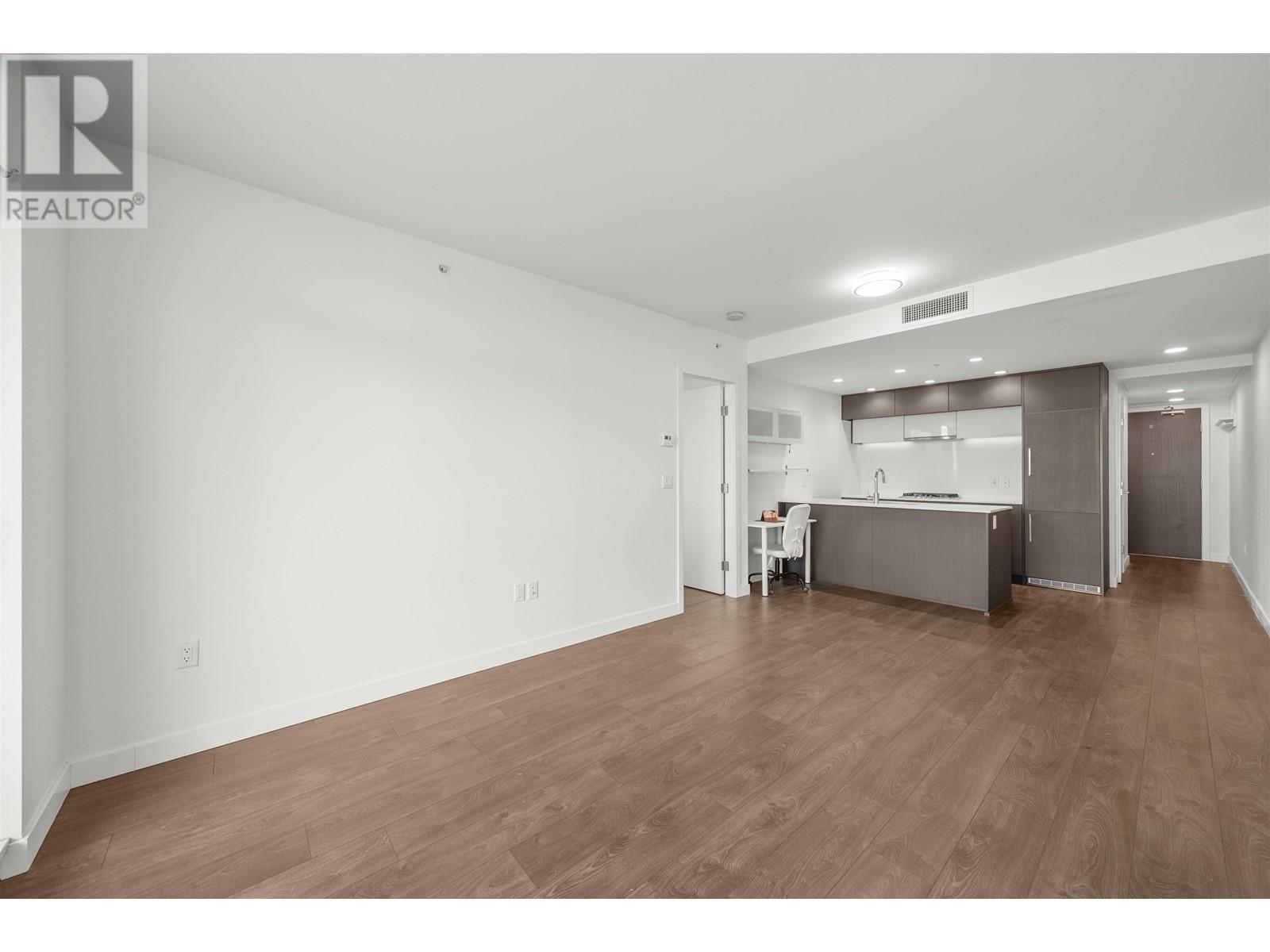 Listing Picture 9 of 30 : 909 5580 NO. 3 ROAD, Richmond / 烈治文 - 魯藝地產 Yvonne Lu Group - MLS Medallion Club Member