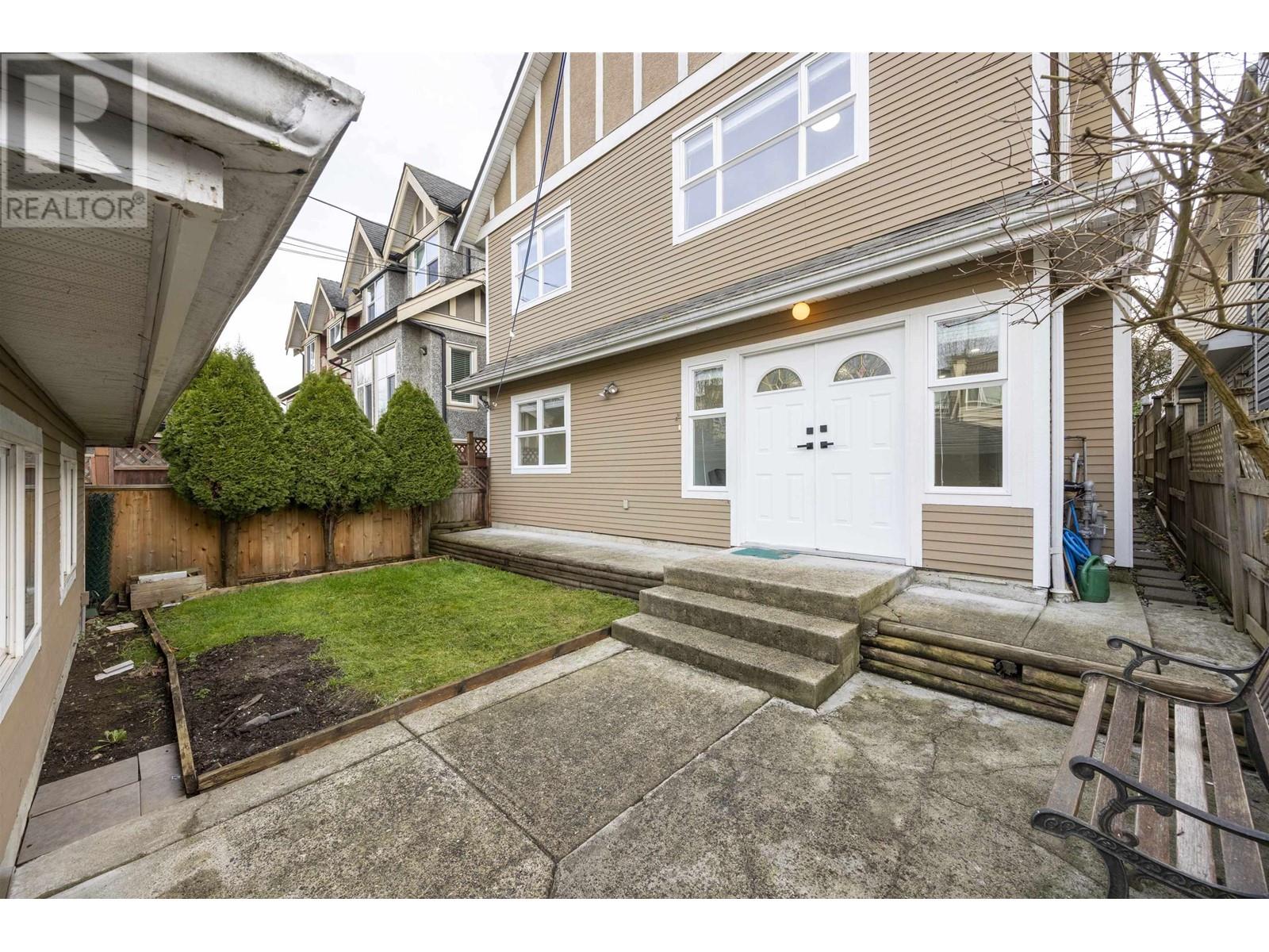 Listing Picture 32 of 33 : 1033 E 10TH AVENUE, Vancouver / 溫哥華 - 魯藝地產 Yvonne Lu Group - MLS Medallion Club Member