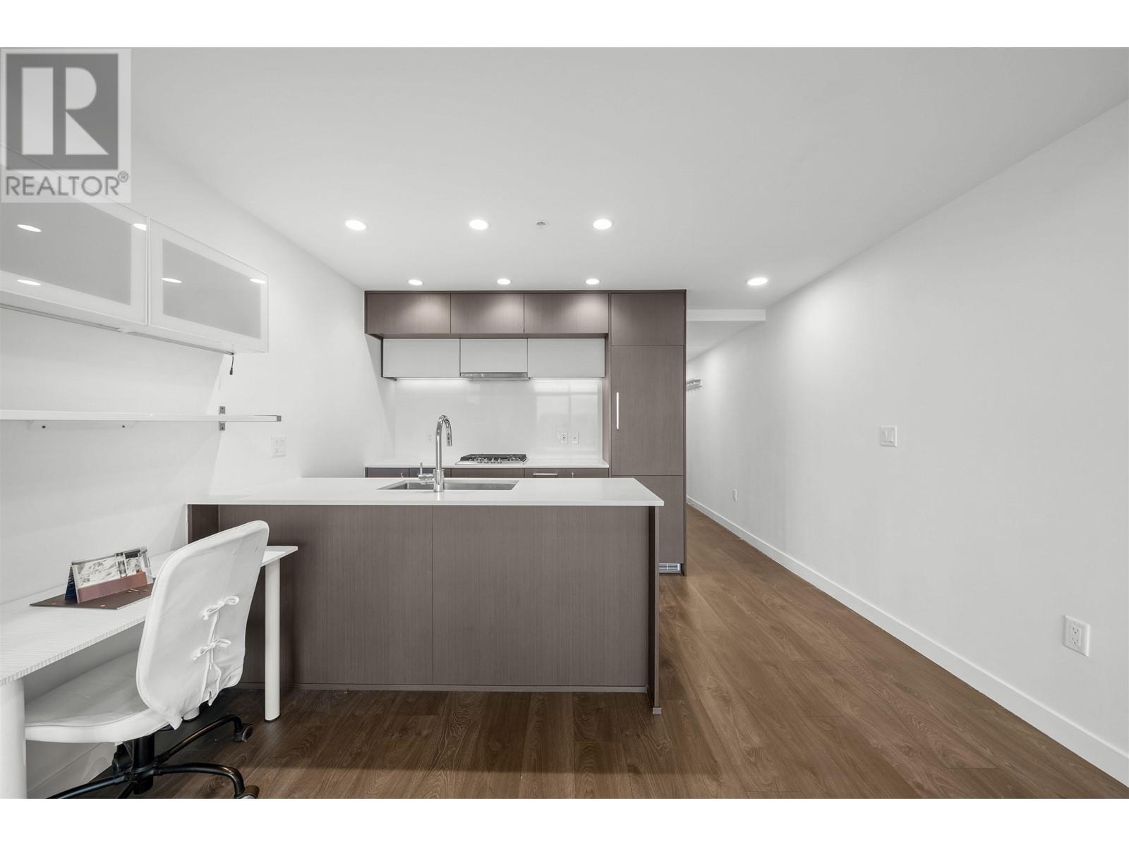 Listing Picture 10 of 30 : 909 5580 NO. 3 ROAD, Richmond / 烈治文 - 魯藝地產 Yvonne Lu Group - MLS Medallion Club Member