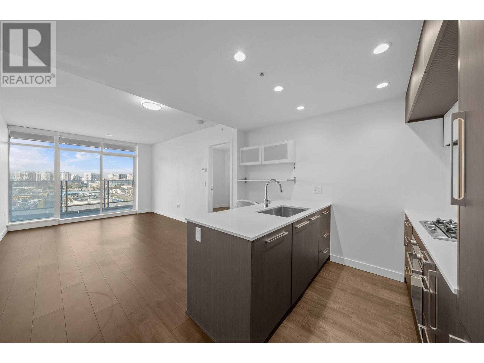 Listing Picture 12 of 30 : 909 5580 NO. 3 ROAD, Richmond / 烈治文 - 魯藝地產 Yvonne Lu Group - MLS Medallion Club Member