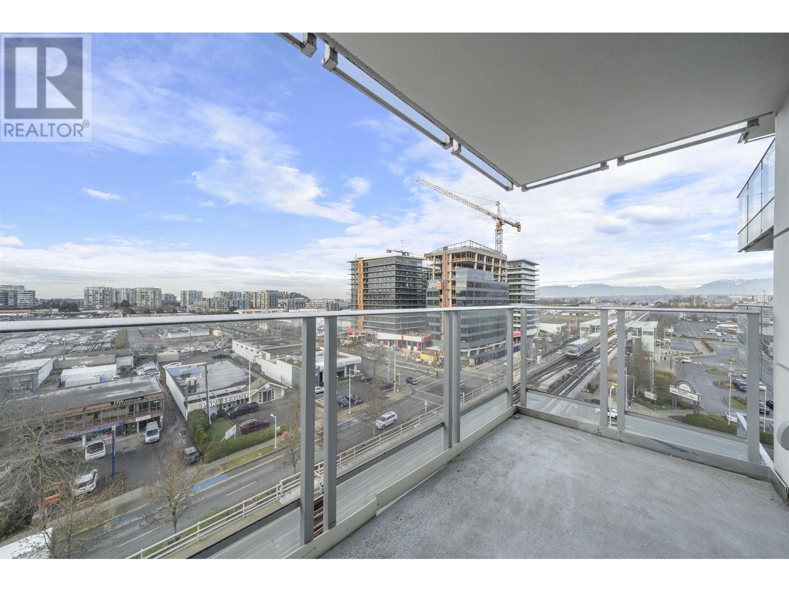 Listing Picture 4 of 30 : 909 5580 NO. 3 ROAD, Richmond / 烈治文 - 魯藝地產 Yvonne Lu Group - MLS Medallion Club Member