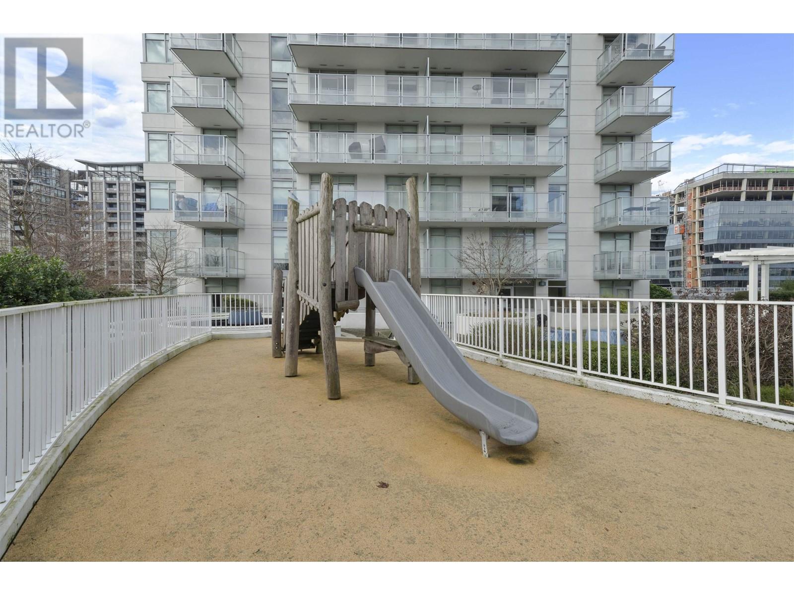 Listing Picture 28 of 30 : 909 5580 NO. 3 ROAD, Richmond / 烈治文 - 魯藝地產 Yvonne Lu Group - MLS Medallion Club Member