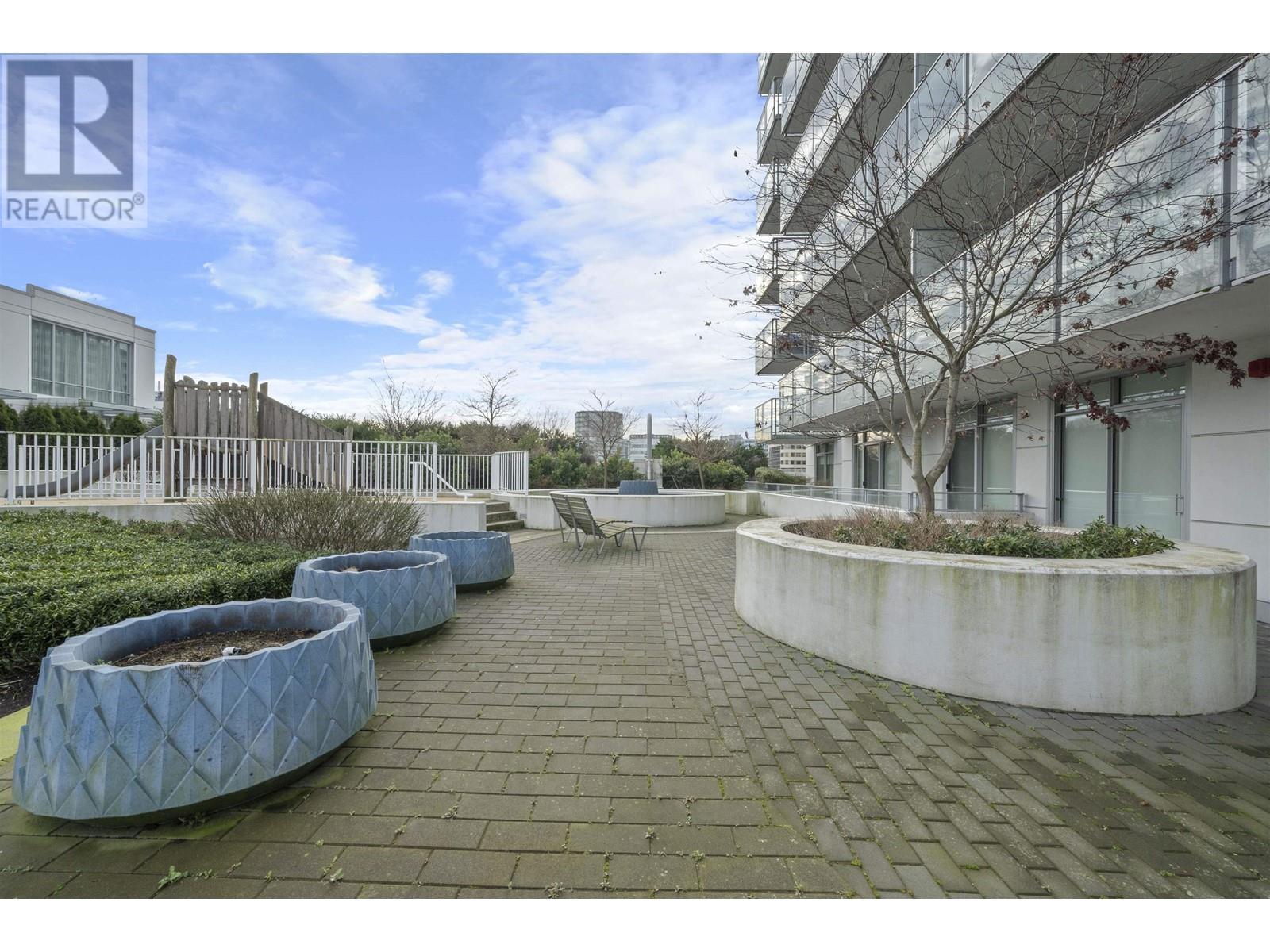 Listing Picture 27 of 30 : 909 5580 NO. 3 ROAD, Richmond / 烈治文 - 魯藝地產 Yvonne Lu Group - MLS Medallion Club Member