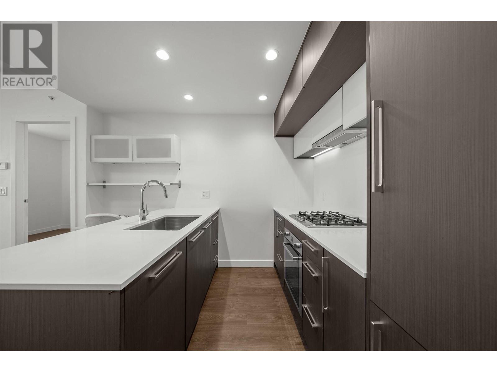 Listing Picture 17 of 30 : 909 5580 NO. 3 ROAD, Richmond / 烈治文 - 魯藝地產 Yvonne Lu Group - MLS Medallion Club Member