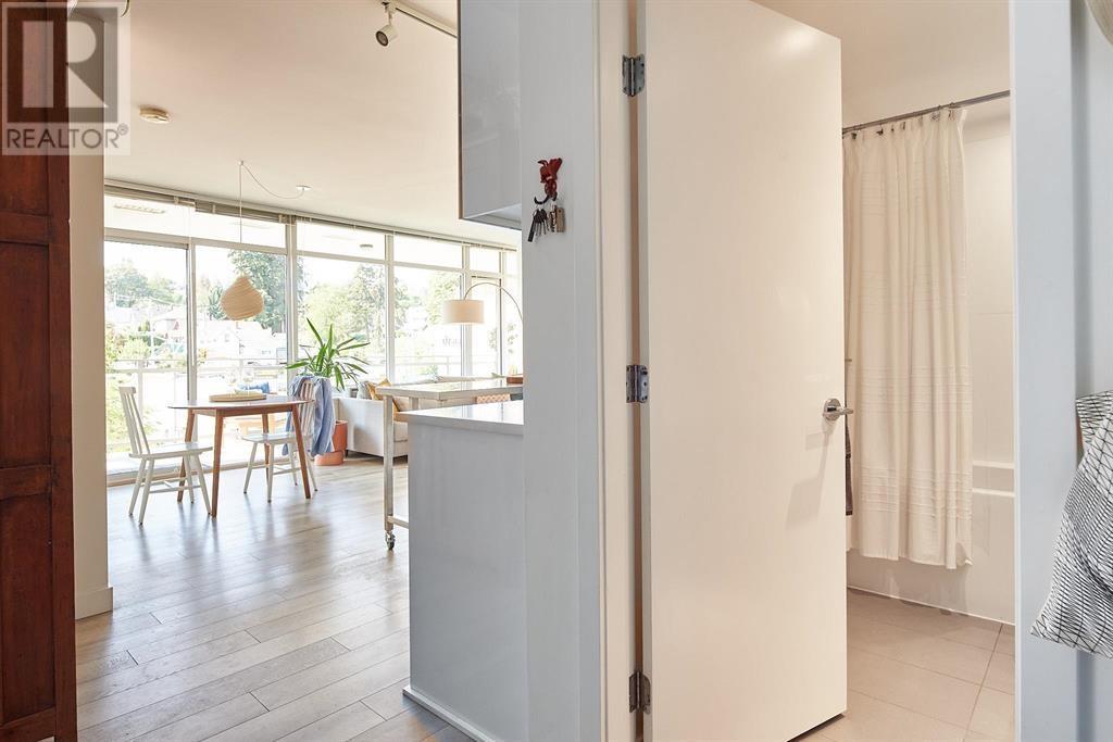 303 200 NELSON'S CRESCENT