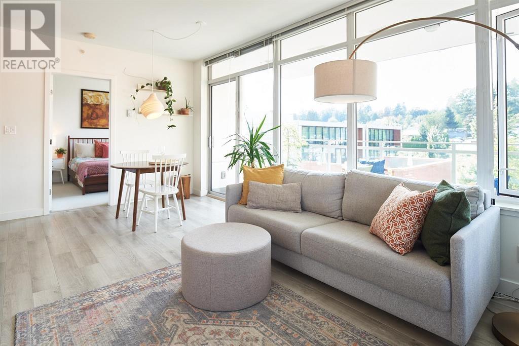 303 200 NELSON'S CRESCENT