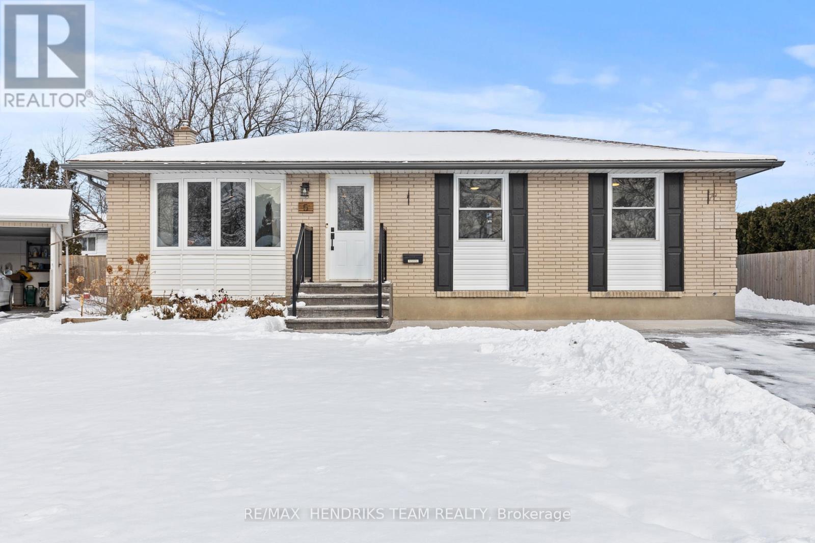 5 CHELMSFORD COURT, St. Catharines, Ontario