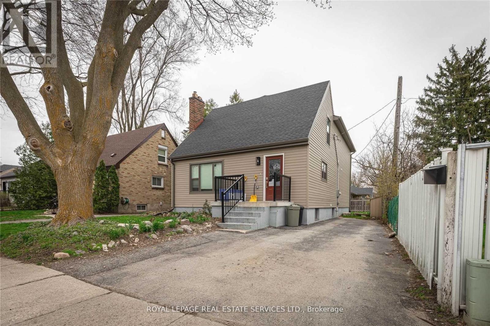 187 Rathowen Street