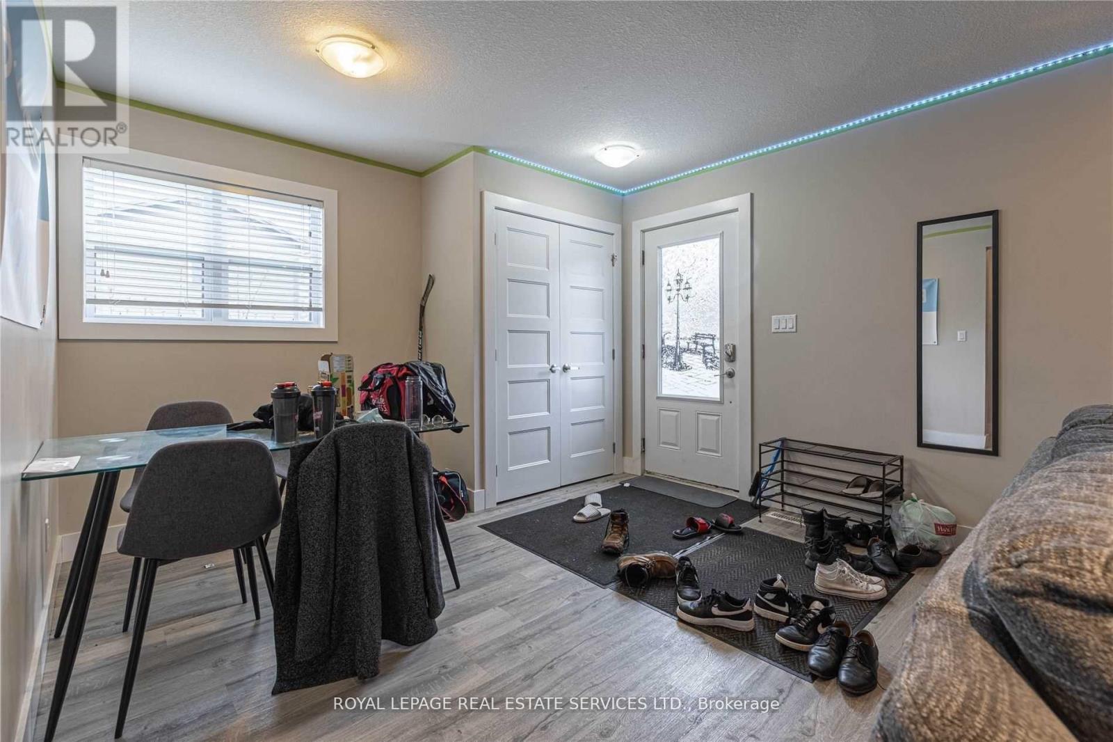 Photo 3 of 21 for 187 Rathowen Street