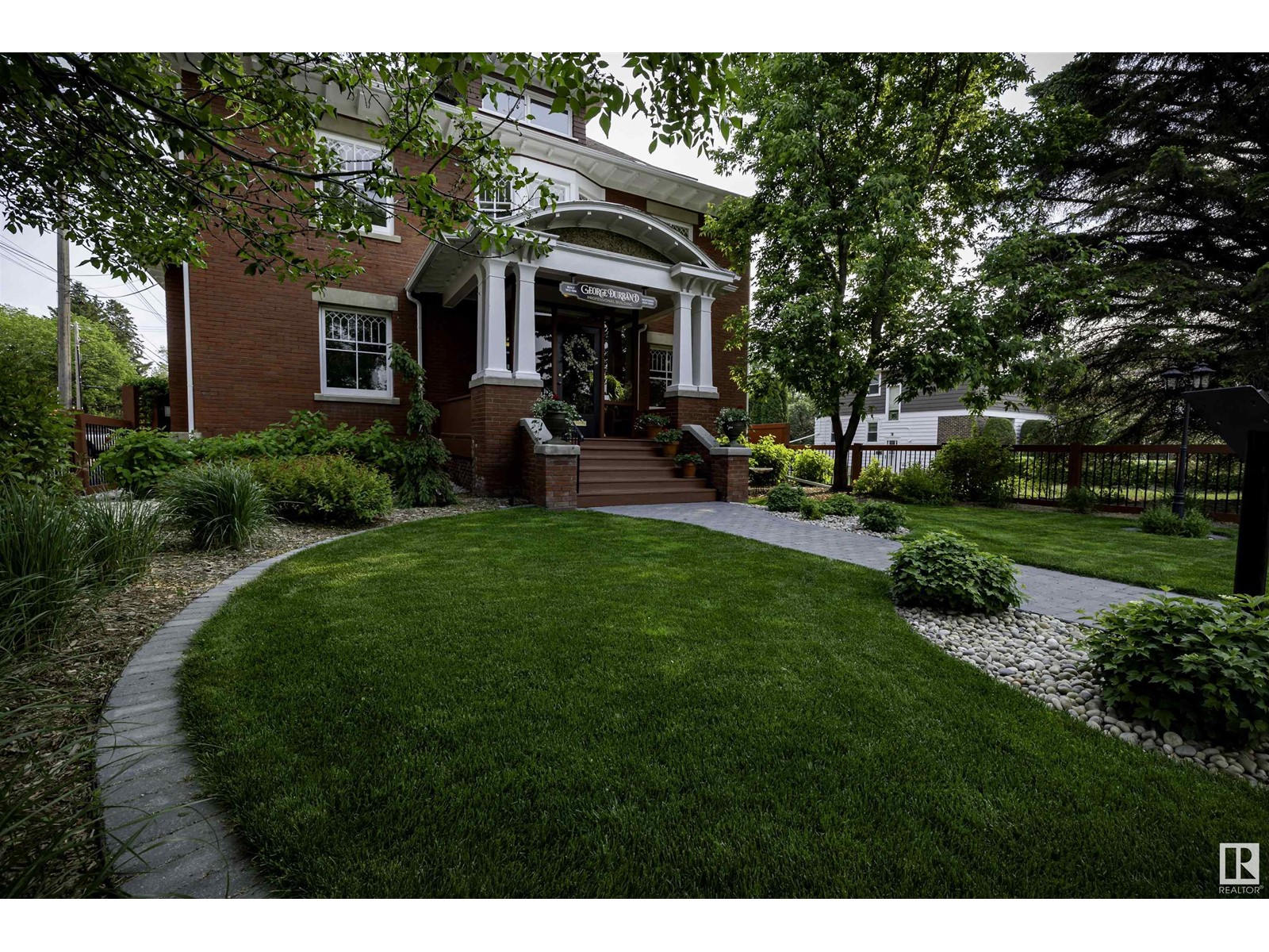 Property at 10417 SASKATCHEWAN DR NW image 4