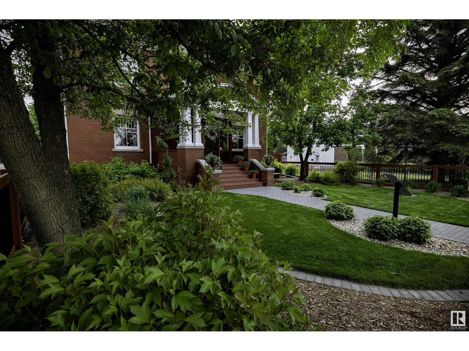 Property at 10417 SASKATCHEWAN DR NW image 3
