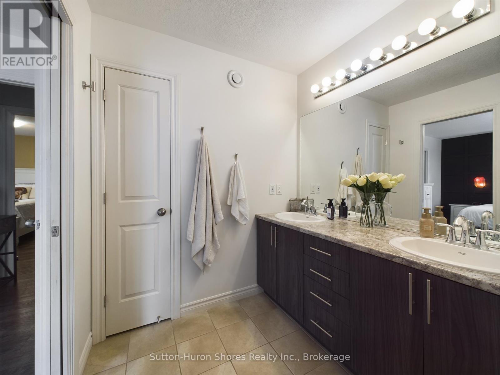 354 Peirson Avenue, Saugeen Shores, Ontario  N0H 2C1 - Photo 18 - X11937076