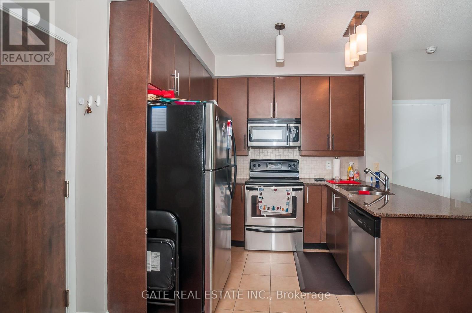 1809 - 18 Harbour Street, Toronto, Ontario  M5J 2Z6 - Photo 3 - C11937071