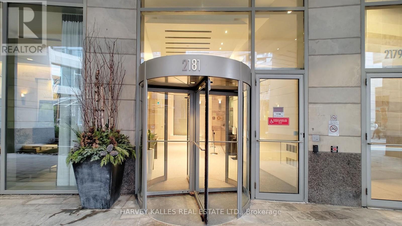 1612 - 2181 Yonge Street, Toronto, Ontario  M5S 3H7 - Photo 3 - C11937094