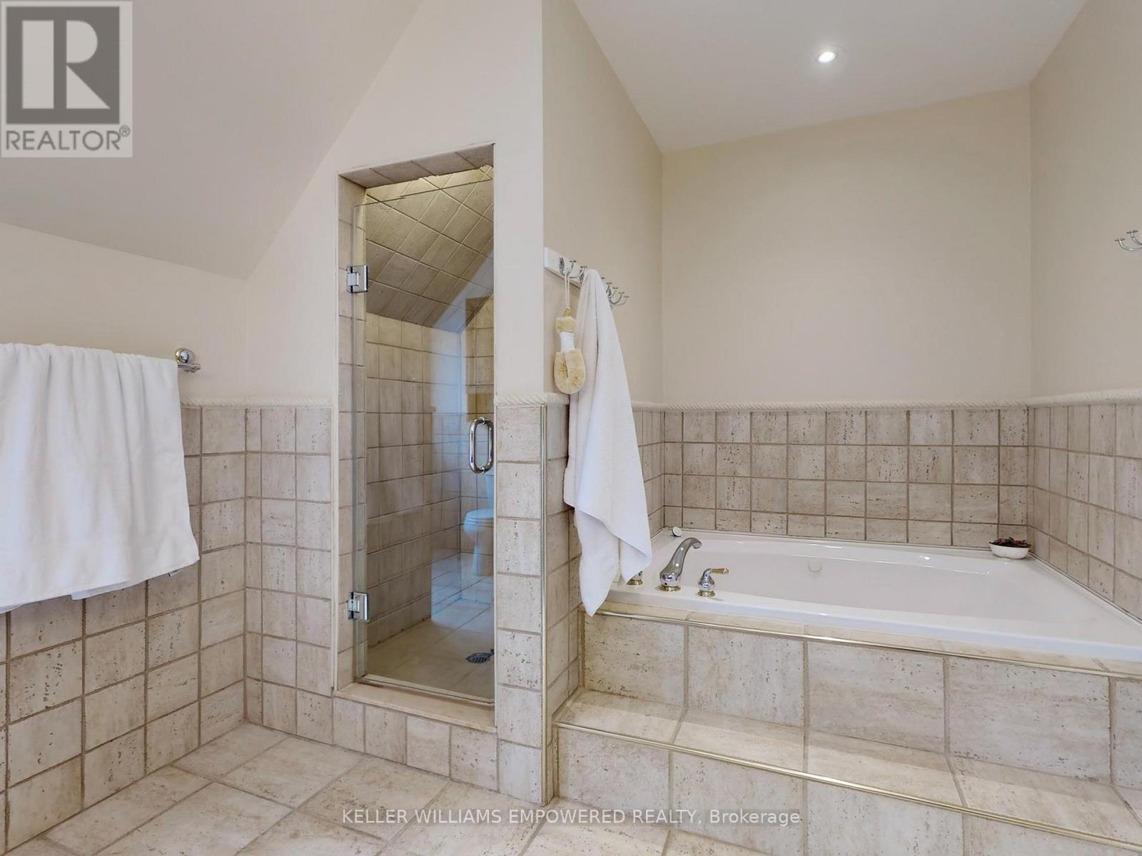 544 Woodland Acres Crescent, Vaughan, Ontario  L6A 1G2 - Photo 21 - N11937153