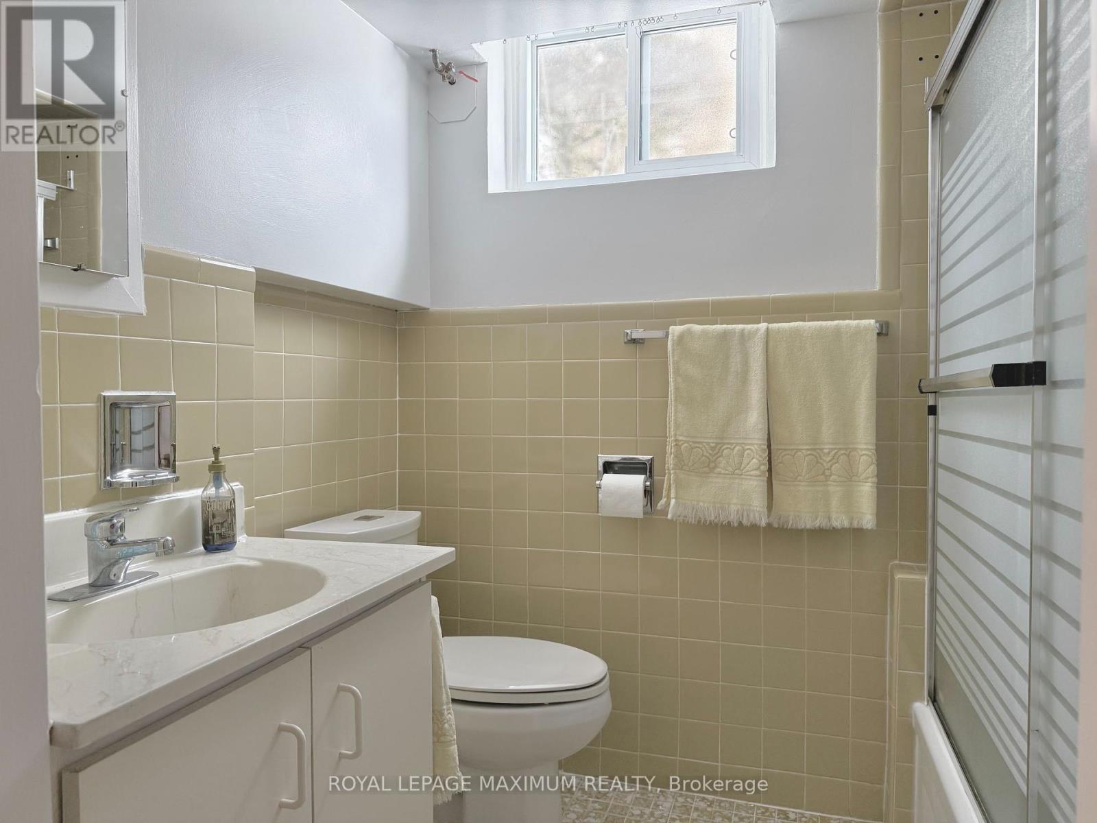 9 Austrey Court, Toronto, Ontario  M3M 1Y3 - Photo 13 - W11937192