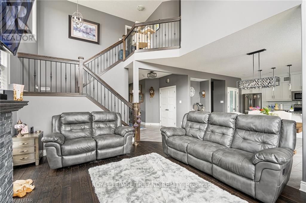 Photo 5 of 39 for 36 Brenmar Crescent