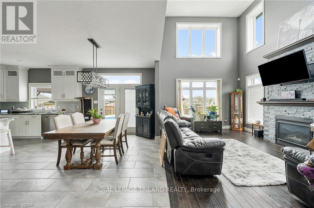 Photo 9 of 39 for 36 Brenmar Crescent
