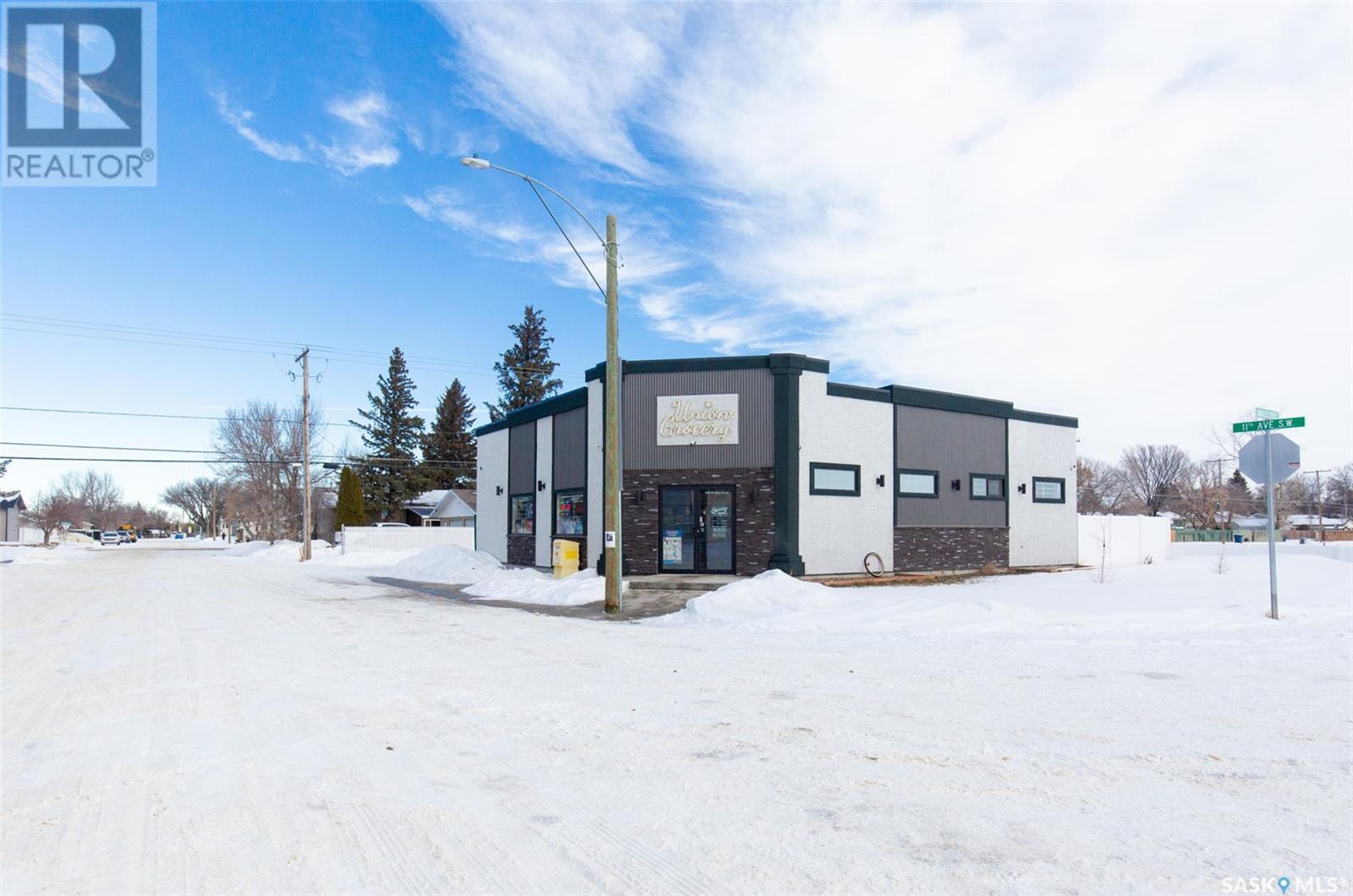 1050 Bradley Street, Moose Jaw, Saskatchewan  S6H 3M4 - Photo 2 - SK993416