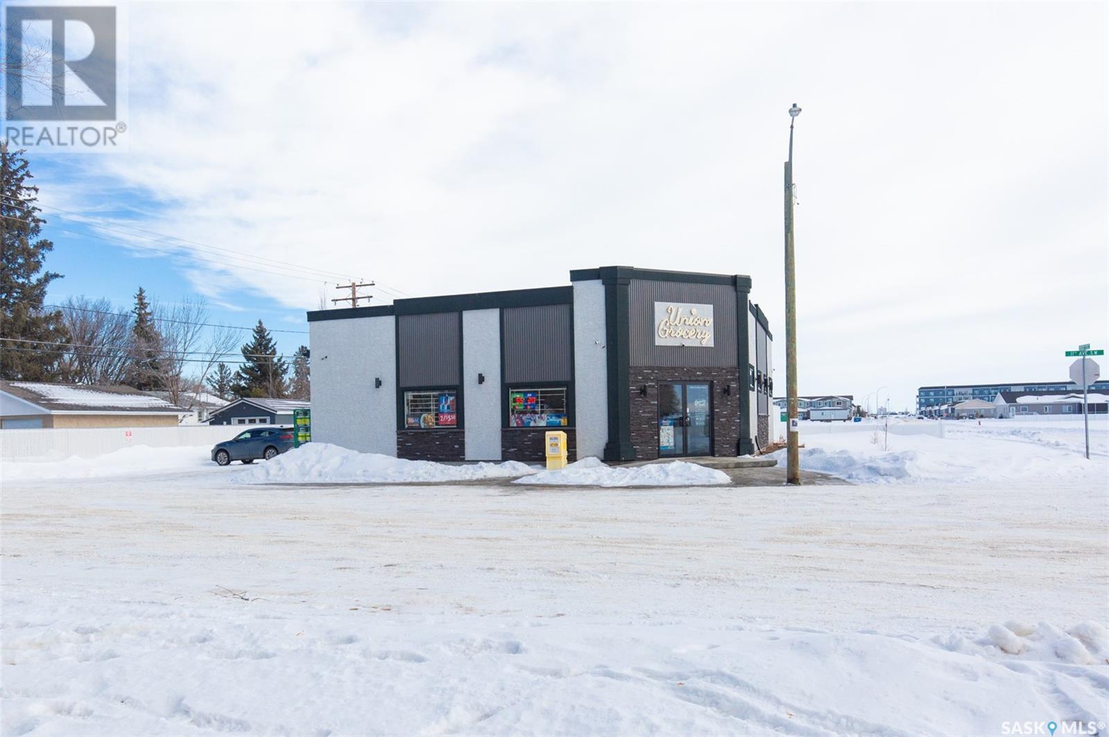1050 Bradley Street, Moose Jaw, Saskatchewan  S6H 3M4 - Photo 3 - SK993416