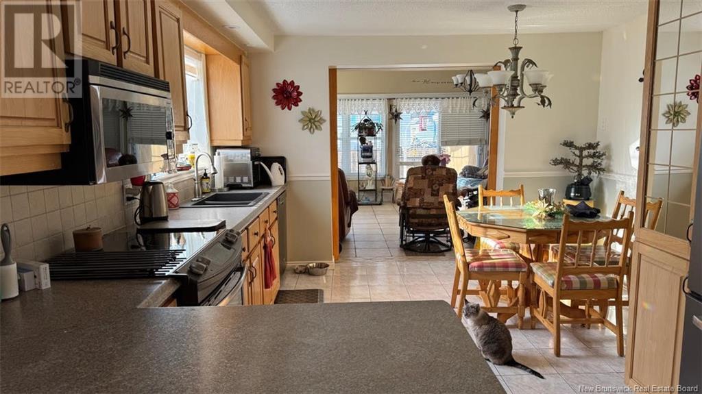 Property at 42 39e Avenue image 3