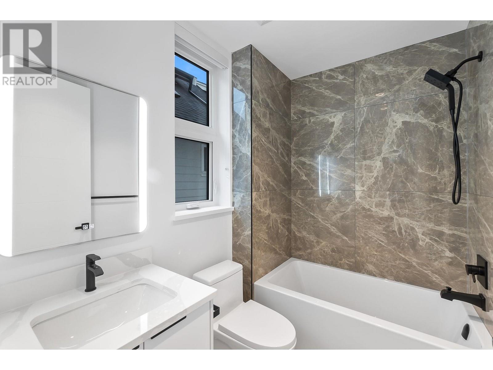 Listing Picture 25 of 32 : 1 930 E 10TH AVENUE, Vancouver / 溫哥華 - 魯藝地產 Yvonne Lu Group - MLS Medallion Club Member