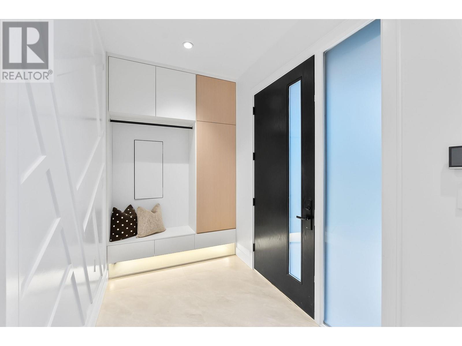 Listing Picture 5 of 32 : 1 930 E 10TH AVENUE, Vancouver / 溫哥華 - 魯藝地產 Yvonne Lu Group - MLS Medallion Club Member