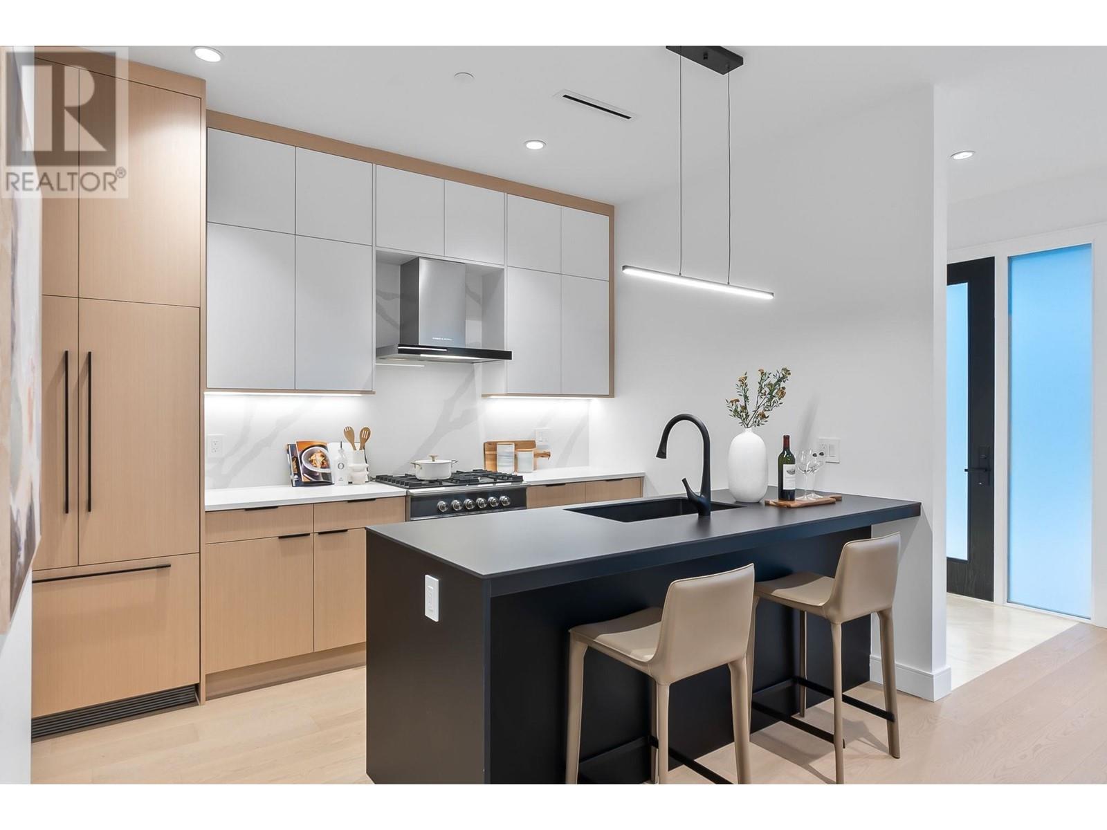 Listing Picture 9 of 32 : 1 930 E 10TH AVENUE, Vancouver / 溫哥華 - 魯藝地產 Yvonne Lu Group - MLS Medallion Club Member