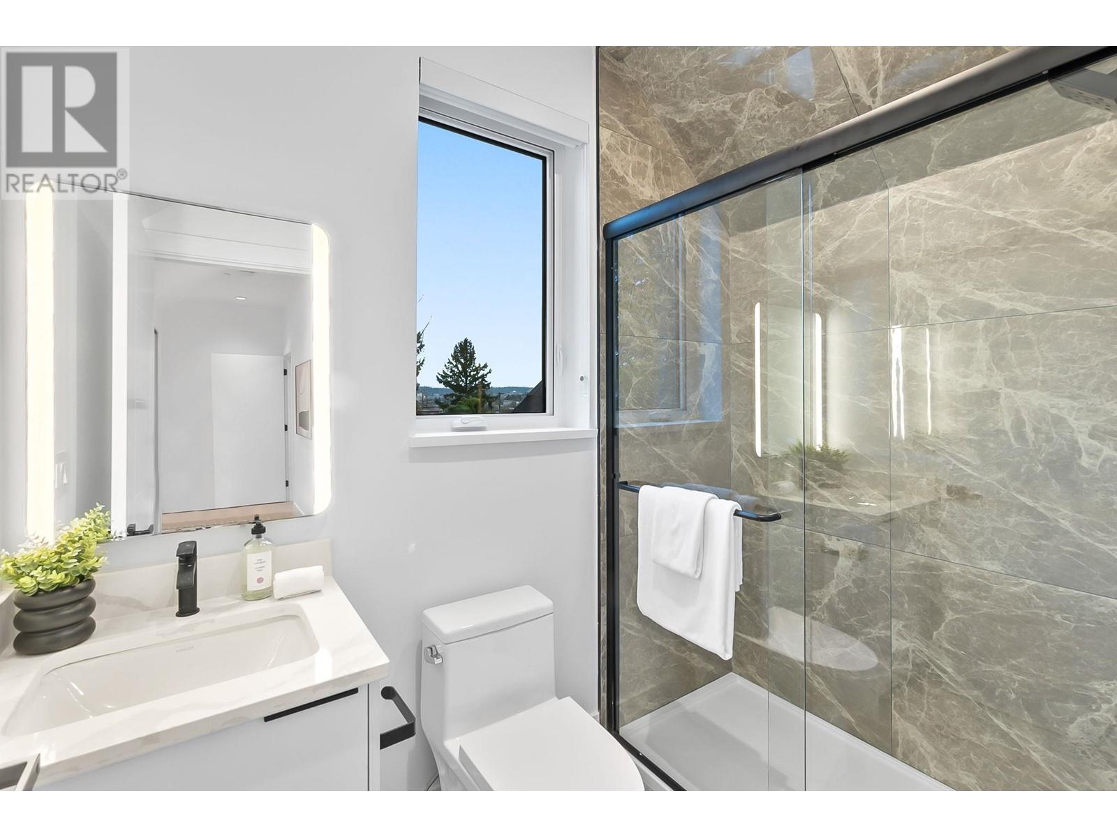 Listing Picture 31 of 32 : 1 930 E 10TH AVENUE, Vancouver / 溫哥華 - 魯藝地產 Yvonne Lu Group - MLS Medallion Club Member