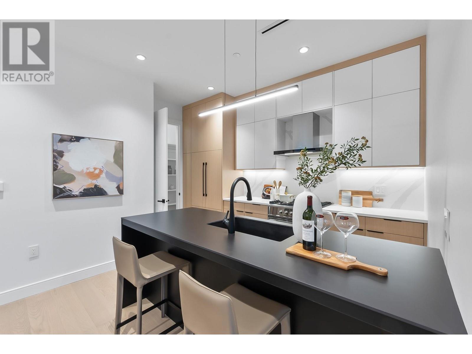 Listing Picture 10 of 32 : 1 930 E 10TH AVENUE, Vancouver / 溫哥華 - 魯藝地產 Yvonne Lu Group - MLS Medallion Club Member