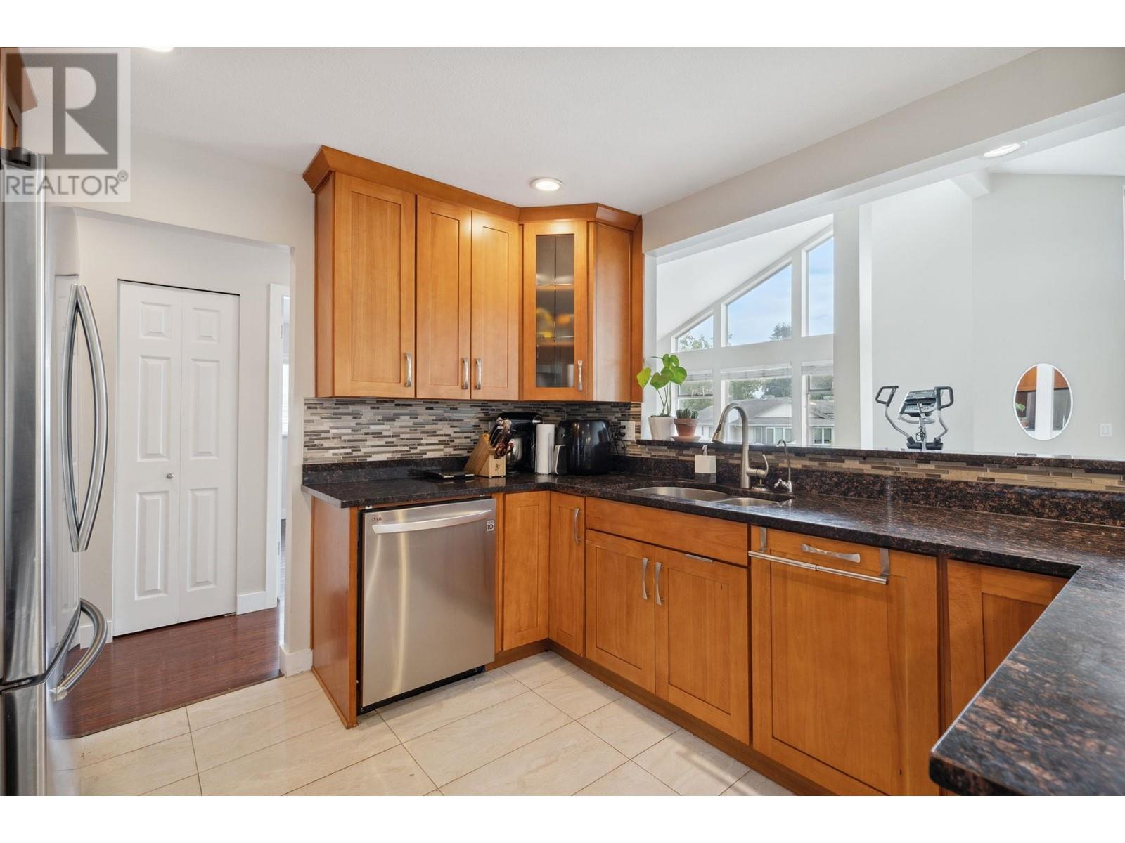 1385 Yarmouth Street, Port Coquitlam, British Columbia  V3C 5P9 - Photo 11 - R2954617