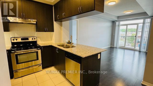 Property at 313 - 54 SKY HARBOUR DRIVE image 5