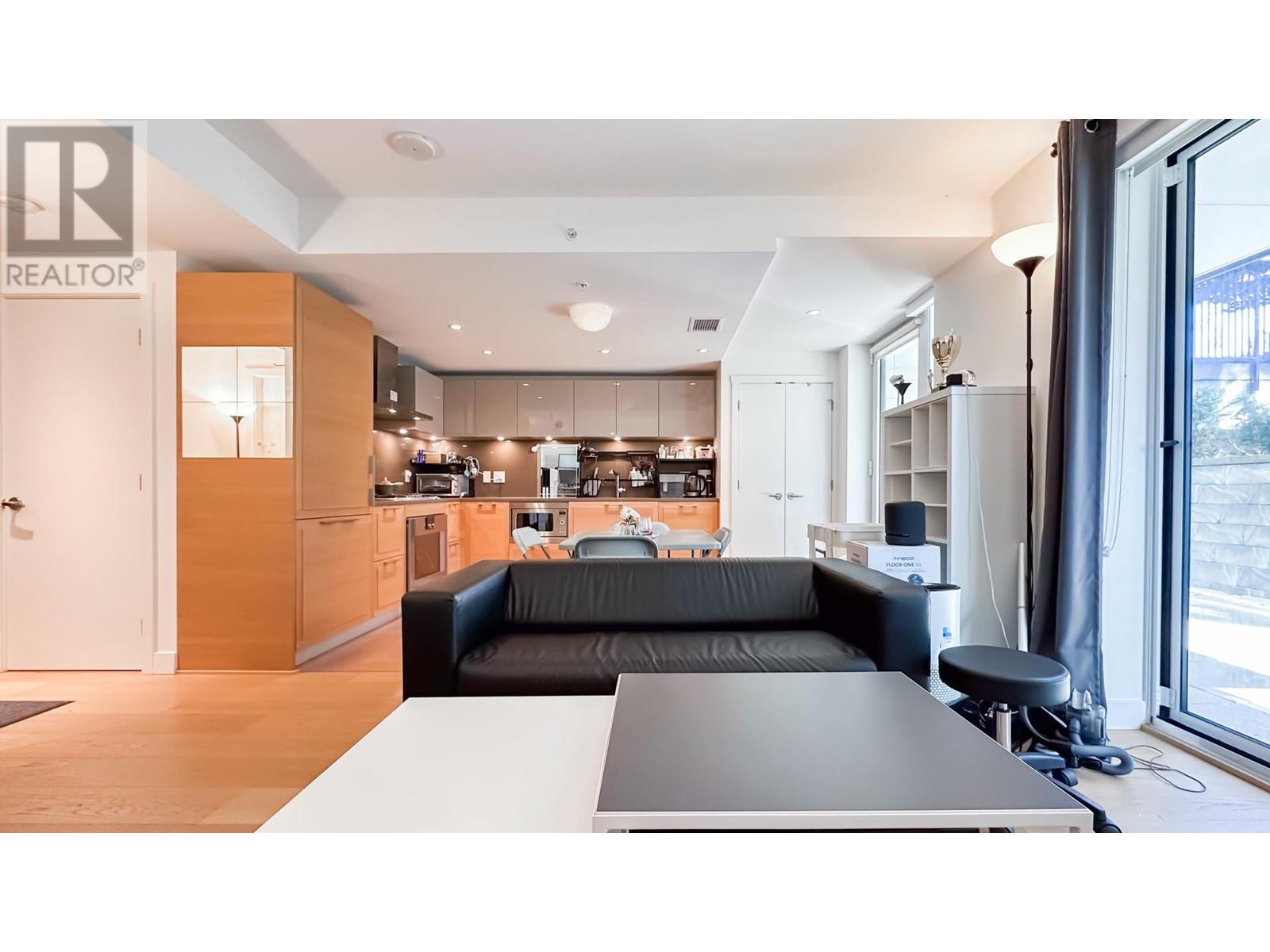 Listing Picture 11 of 31 : 1553 W 57TH AVENUE, Vancouver / 溫哥華 - 魯藝地產 Yvonne Lu Group - MLS Medallion Club Member